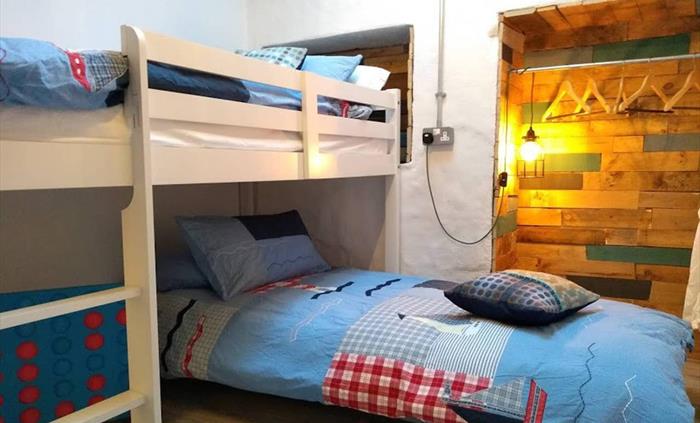 Fun and bright bunk room in Cattle Shed.
